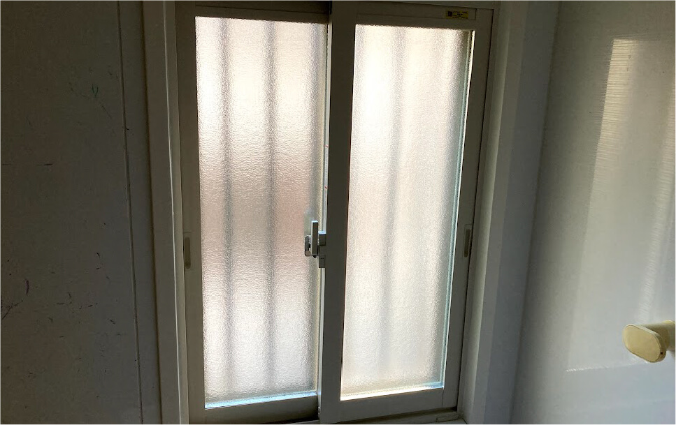 窓からの熱気、冷気を妨げる高性能なサッシに交換。遮熱、断熱性能に優れており、冷暖房の効果も高まります。