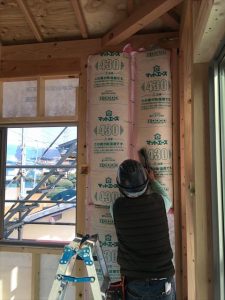 長泉町新築 壁断熱材施工タッカ―打ち