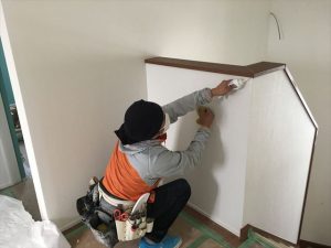 長泉町 下長窪マイホーム新築注文住宅 クロスやさんコーキング打ちです