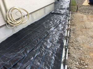 長泉町 下長窪マイホーム新築注文住宅 防草シート敷きつめ