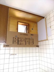 沼津市　レンジフード交換　交換キッド開口修正