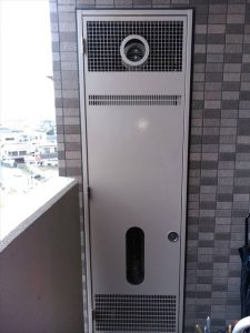 沼津市 パーパス給湯器交換 PS扉内