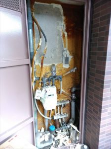 沼津市 リンナイ給湯器交換 断熱材