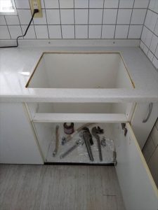 キャビネット下養生