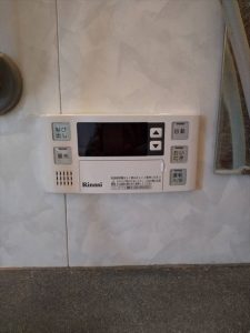 沼津市若松町　リン兄給湯器リモコン