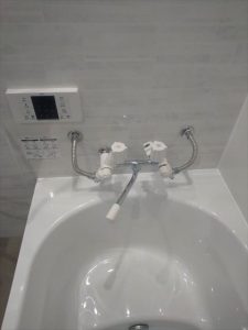 【2】シングルレバー水栓金具と２バルブ水栓金具