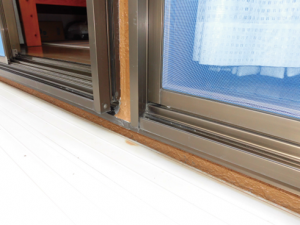 沼津市 外壁とベランダの接合部分からの雨漏り