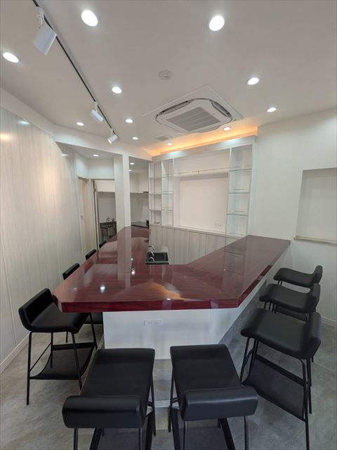 店舗　昼はCAFE　夜はBARで癒しの場所