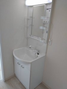 沼津市で単身向け賃貸マンションの全面改装　―洗面―