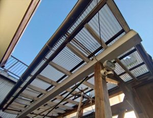 沼津市　ポリカ波板の張替えで快適空間に