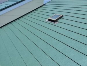 沼津市　屋根塗装　ガルバリウム鋼板へカバー工法