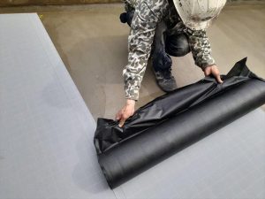 沼津市　湿気を逃す「通気緩衝工法」でベランダ防水