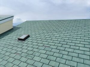 沼津市で色あせたスレート屋根をカバー工法でガルバリウム鋼板へ