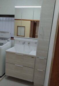 函南町　たっぷり収納で洗面まわりがスッキリ！タカラ洗面化粧台「ファミーユ」