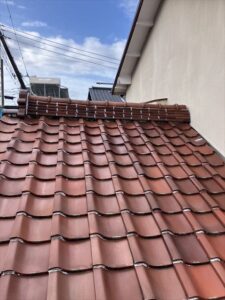 長泉町で瓦屋根をガルバリウム屋根に葺き替え
