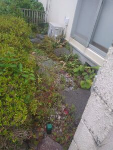 沼津市 お庭の雑草対策!防草シートと砂利敷きでスッキリ快適に