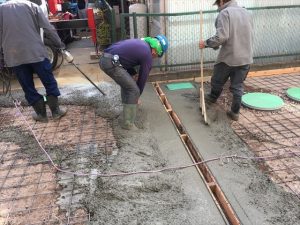 長泉町　下長窪マイホーム新築注文住宅　コンクリート流し込み目地見切り