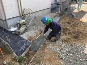 長泉町　下長窪マイホーム新築注文住宅　西面ブロック積ベースコンクリート高さ調整