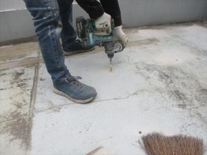 沼津市で壁、天井から雨漏りナルライト注入法でベランダ防水工事