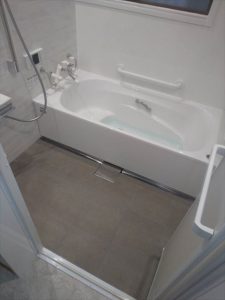 沼津市でタイル張りの寒い浴室から暖かい浴室にリフォーム