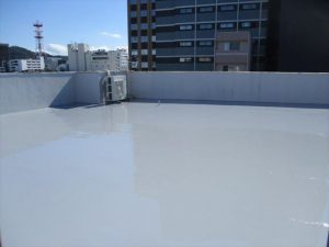 沼津市の鉄骨ビル雨漏り ウレタン通気緩衝工法で屋上防水工事