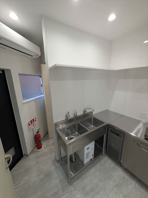 店舗　昼はCAFE　夜はBARで癒しの場所