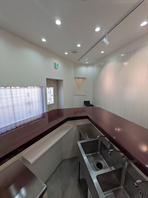 店舗　昼はCAFE　夜はBARで癒しの場所